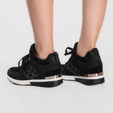 "Enea - Zapatillas Confort 2025" can be rewritten as "Enea - Zapatillas Cómodas 2025".