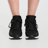 "Enea - Zapatillas Confort 2025" can be rewritten as "Enea - Zapatillas Cómodas 2025".