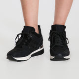 "Enea - Zapatillas Confort 2025" can be rewritten as "Enea - Zapatillas Cómodas 2025".