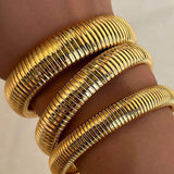 Pulsera con diseño estriado