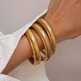 Pulsera con diseño estriado