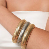 Pulsera con diseño estriado