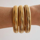 Pulsera con diseño estriado