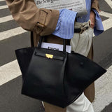 Melanie - Cuero Tote Bag