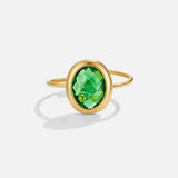 Anillo de oro con cristal de color esmeralda