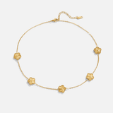 Collar de oro con flores de trébol