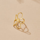 Anillo de oro con flor de margarita