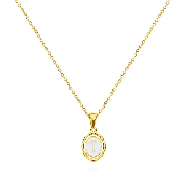 Collar vintage de oro con letra